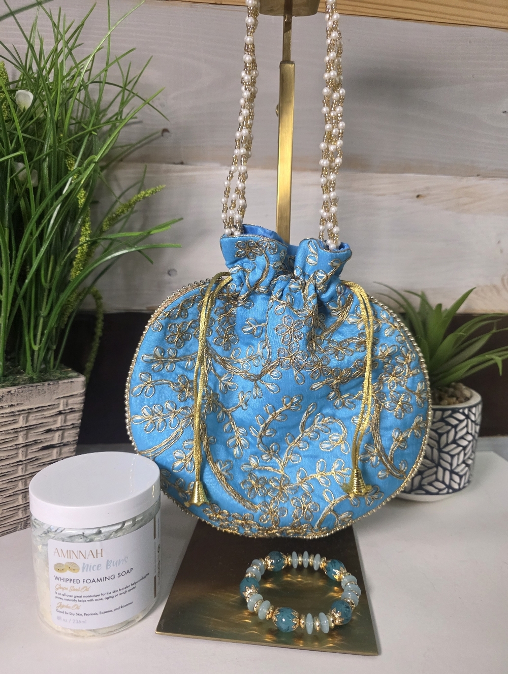 AMINNAH WHIPPED Foaming soap, pouch,necklace